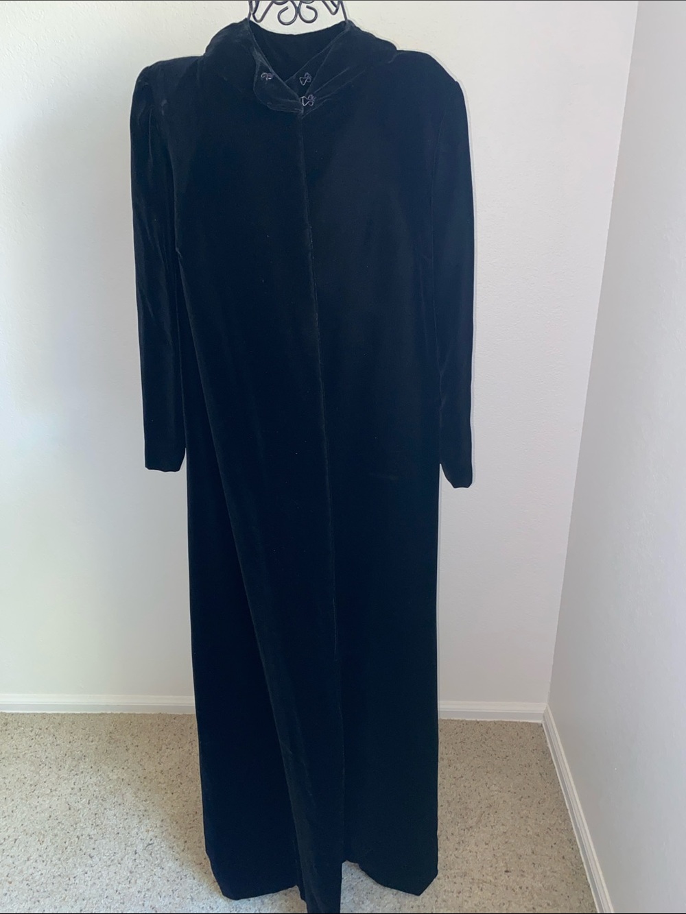Vintage Classic Black Velvet Long Sleeve Coat